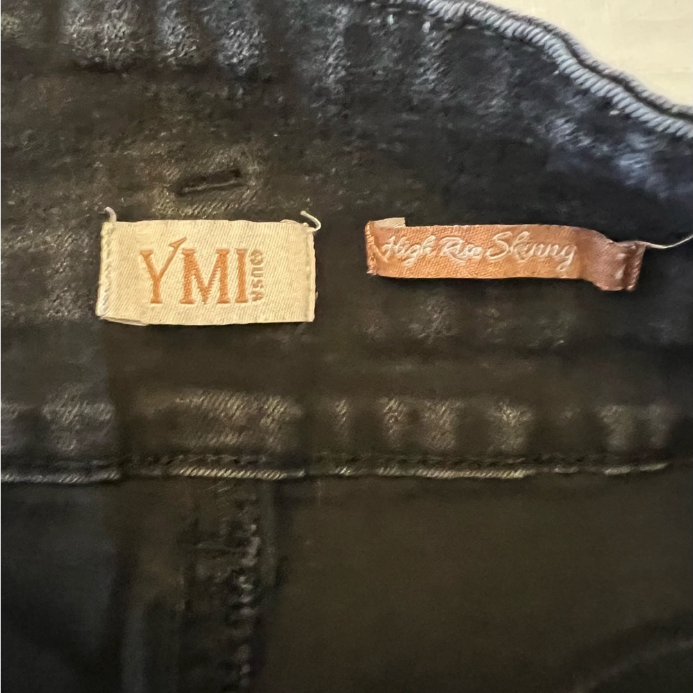 YMI size 7 High-Rise Skinny Jeans with 3 Buttons 🎉 - Picture 3 of 5